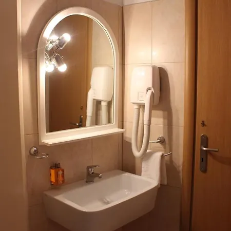 酒店 Hotel Kamari 2*