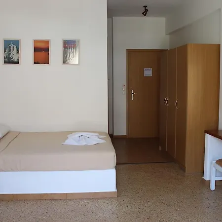 Kamari Hotel 2*