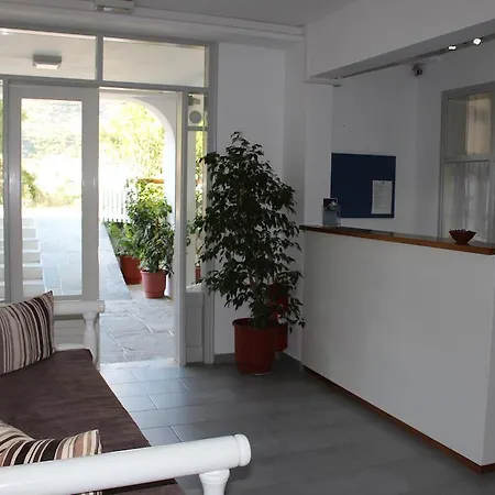 Hotel Kamari 2*